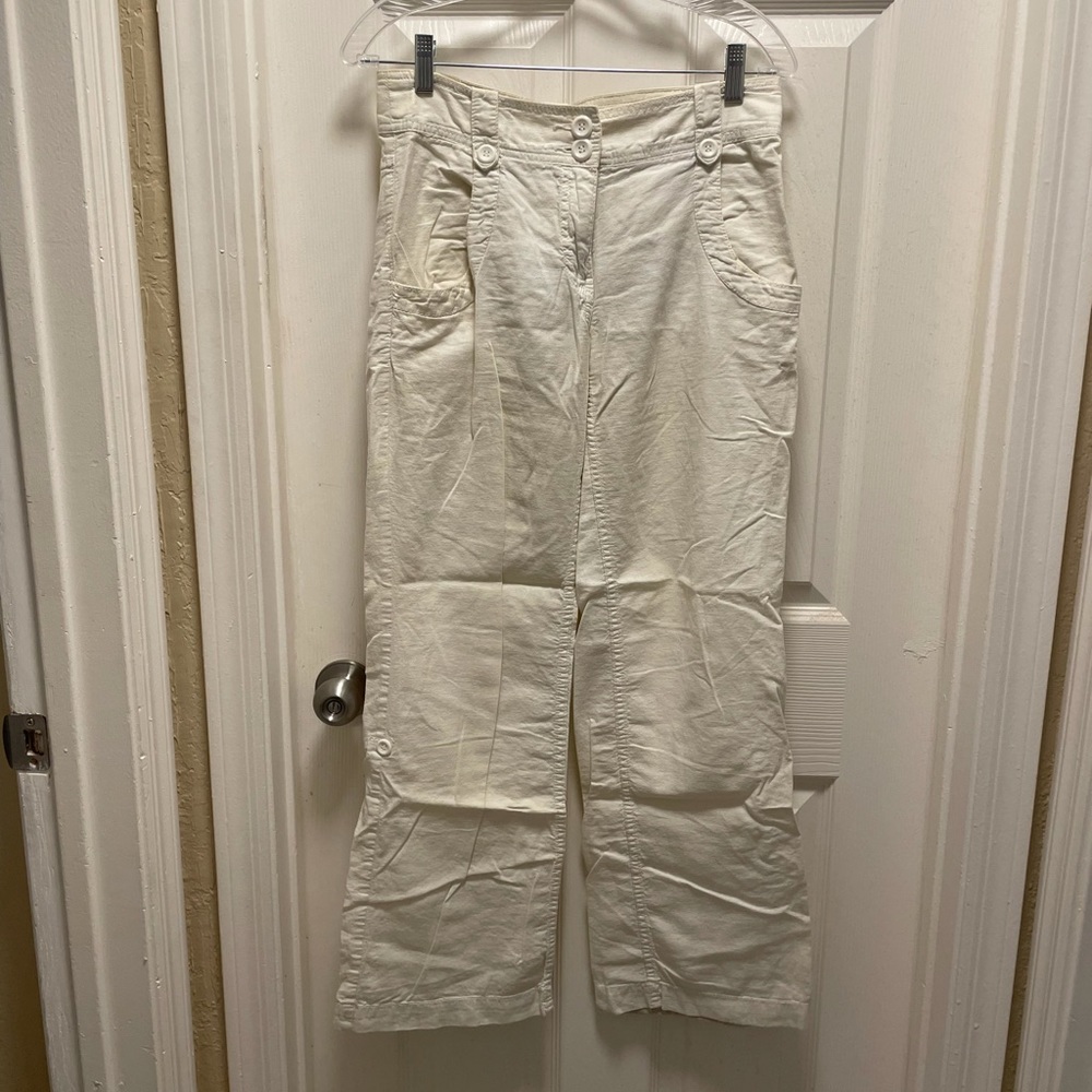 H&M white linen pants. Size 36 which is a size 6.